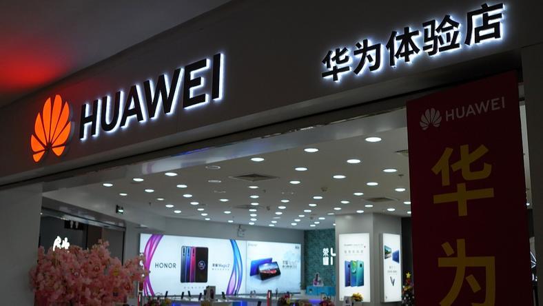 【虎嗅早报】华为因担心美国间谍内部整改;梅西领取第6座欧洲金靴奖
